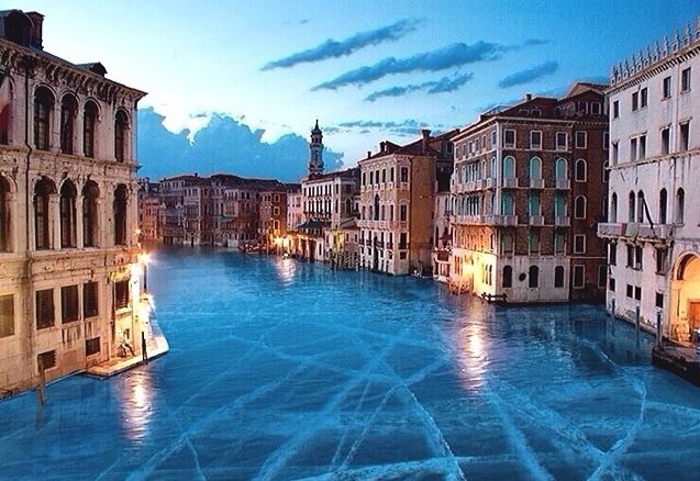 Замерзшие каналы в Венеции