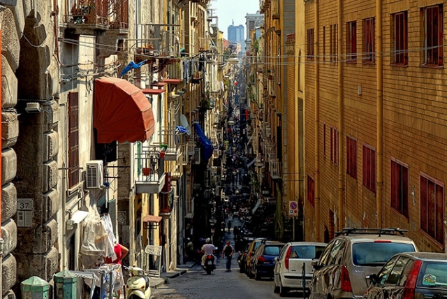улица Спакканаполи Неаполь